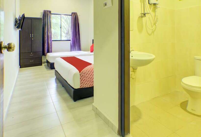 فندق Oyo 89896 Sedili Inn Resort