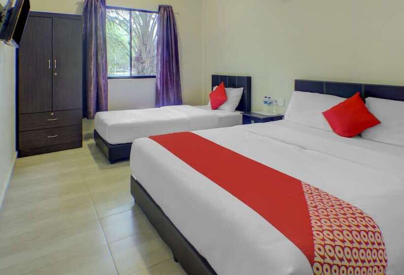 酒店 Oyo 89896 Sedili Inn Resort