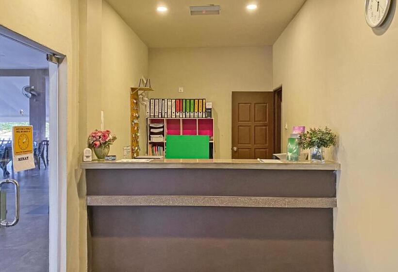 فندق Oyo 89896 Sedili Inn Resort