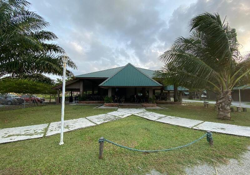 فندق Oyo 89896 Sedili Inn Resort