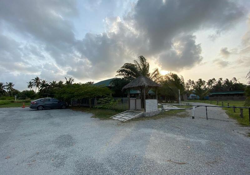 فندق Oyo 89896 Sedili Inn Resort