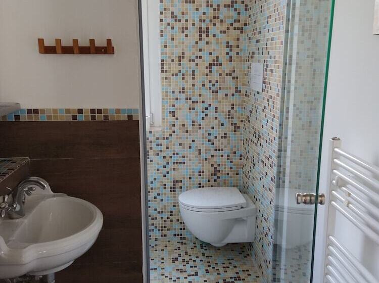 تختخواب و صبحانه Open