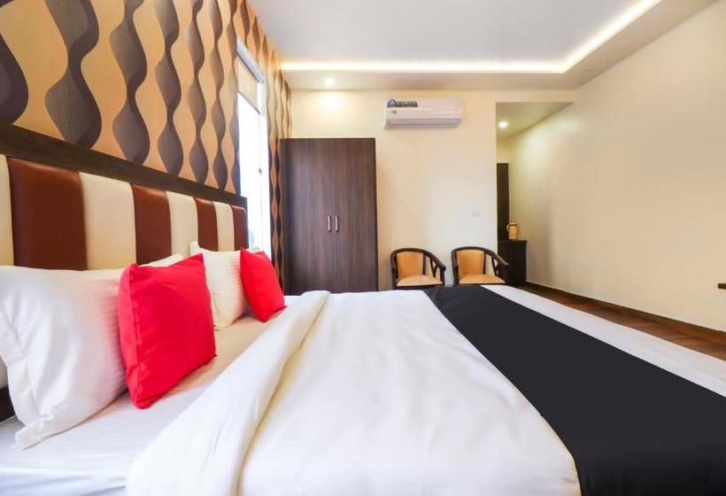 Отель Townhouse 69951 Skylight