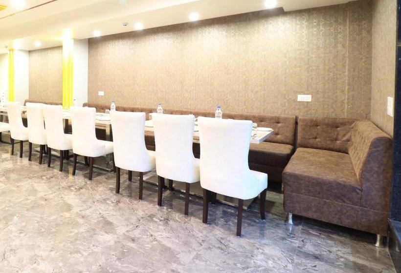 Отель Townhouse 69951 Skylight