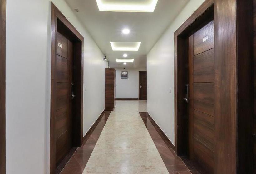 Отель Townhouse 69951 Skylight