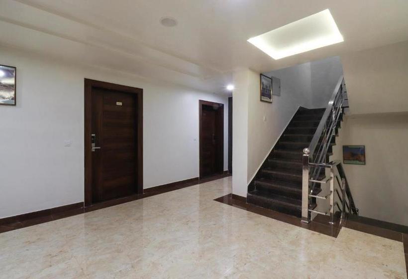 Отель Townhouse 69951 Skylight