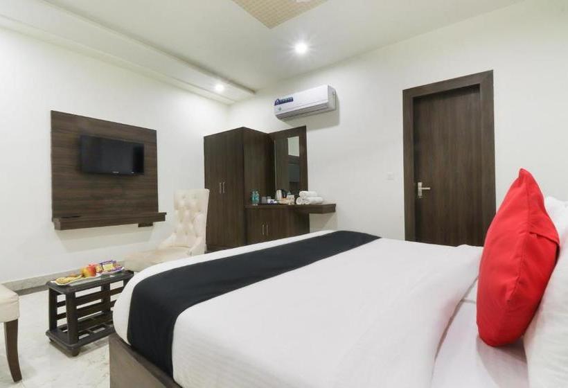 Отель Townhouse 69951 Skylight