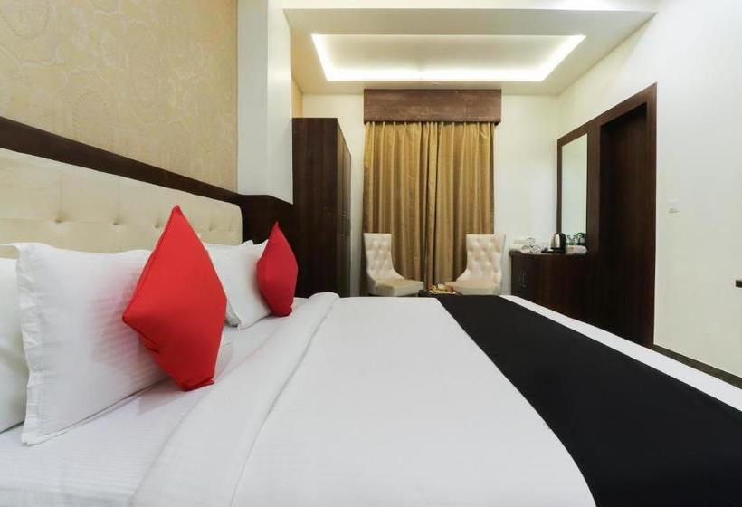 Отель Townhouse 69951 Skylight