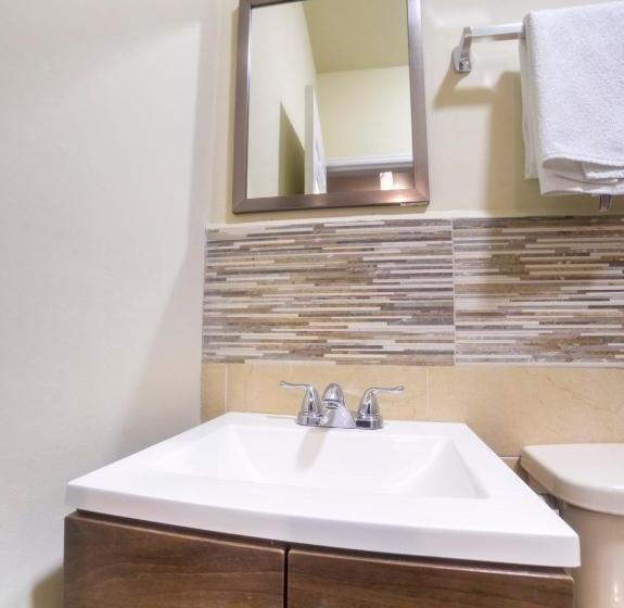 فندق Capital O Descanso Inn