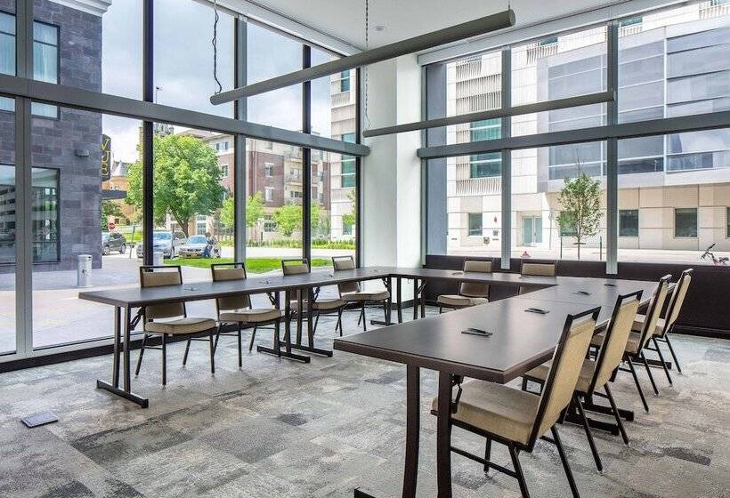 בית מלון כפרי Element Iowa City