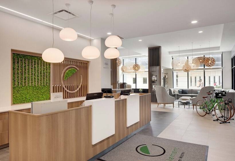 בית מלון כפרי Element Iowa City