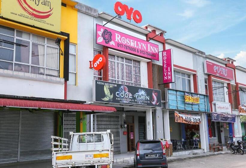 فندق Oyo 89772 Roselyn Inn