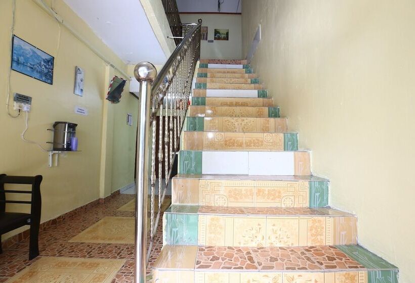 Отель Oyo 89819 Raz  Kelulut