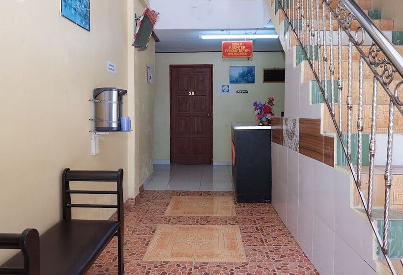 Отель Oyo 89819 Raz  Kelulut