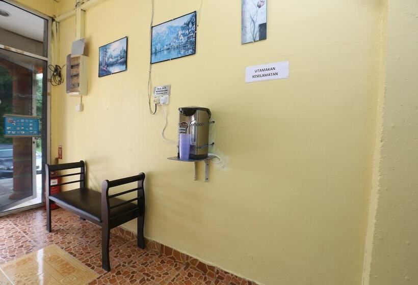 Отель Oyo 89819 Raz  Kelulut