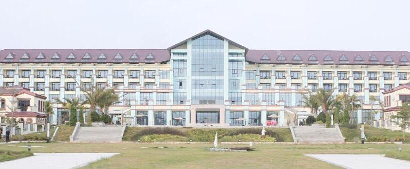 Sealong Bay Zhongqi Conifer Hotel 海龙湾中启康年酒店