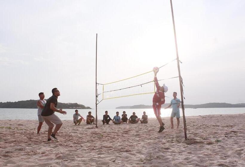 Sealong Bay Zhongqi Conifer Hotel 海龙湾中启康年酒店