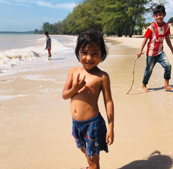 Sealong Bay Zhongqi Conifer Hotel 海龙湾中启康年酒店