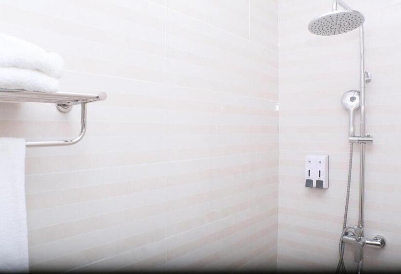 Sealong Bay Zhongqi Conifer Hotel 海龙湾中启康年酒店