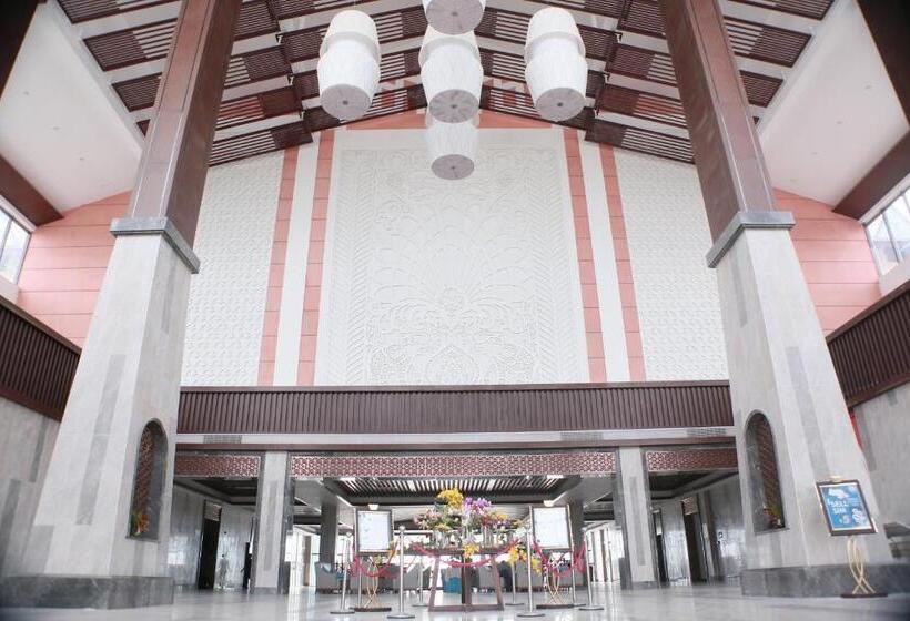 Sealong Bay Zhongqi Conifer Hotel 海龙湾中启康年酒店