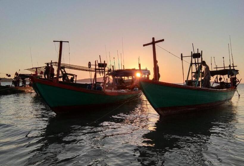 Sealong Bay Zhongqi Conifer Hotel 海龙湾中启康年酒店