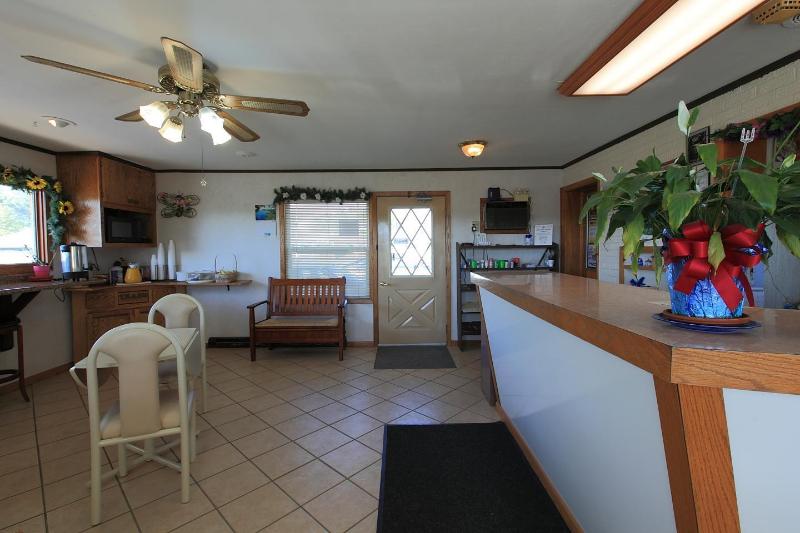 فندق على الطريق Americas Best Value Inn Suburban