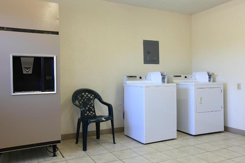 فندق على الطريق Americas Best Value Inn Suburban