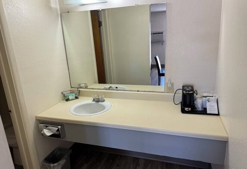 Deer Lodge Motel