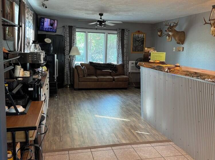 Deer Lodge Motel