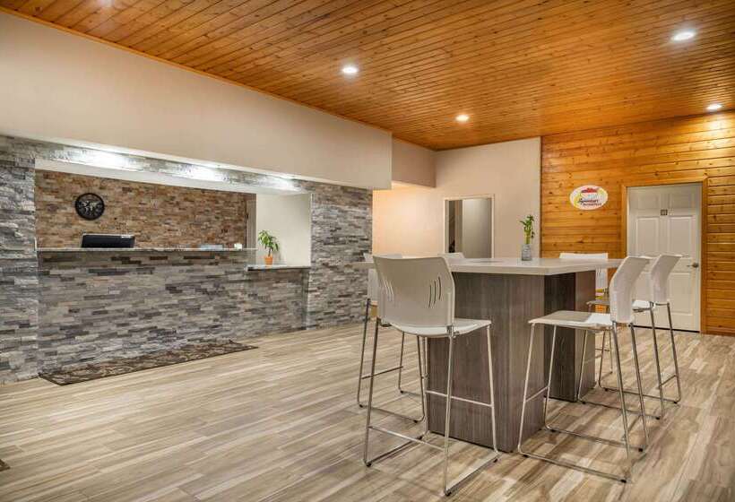 호텔 Baymont Inn Baldwin