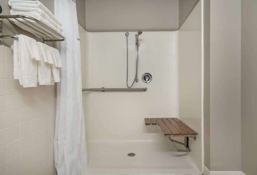 호텔 Baymont Inn Baldwin