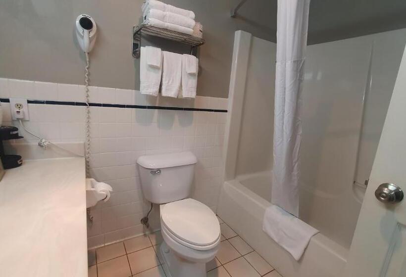 호텔 Baymont Inn Baldwin