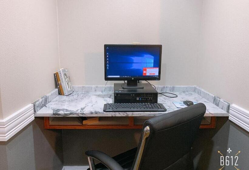 호텔 Baymont Inn Baldwin