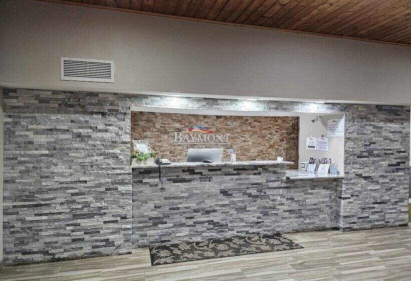 호텔 Baymont Inn Baldwin