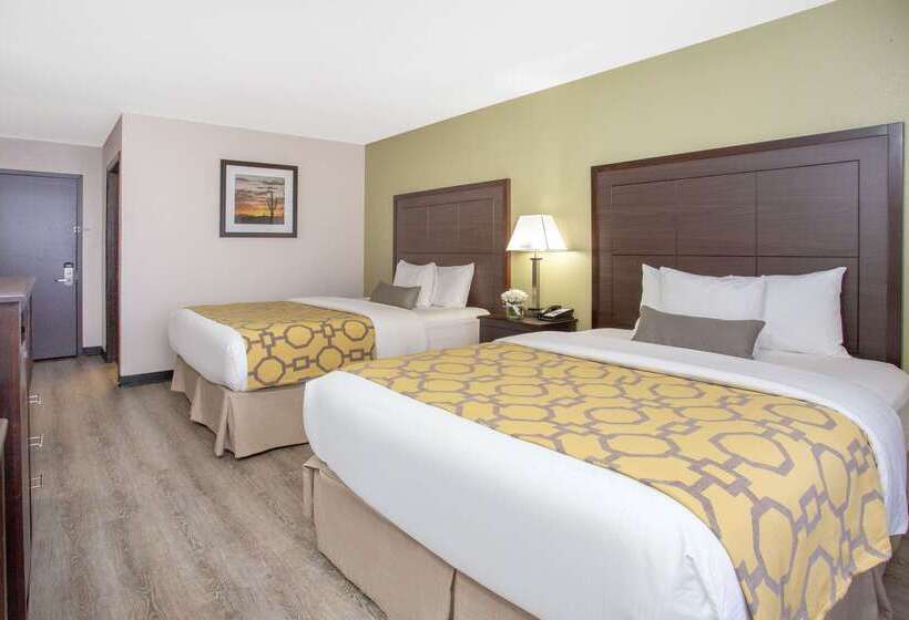 Отель Baymont By Wyndham Phoenix I10 Near 51st Ave