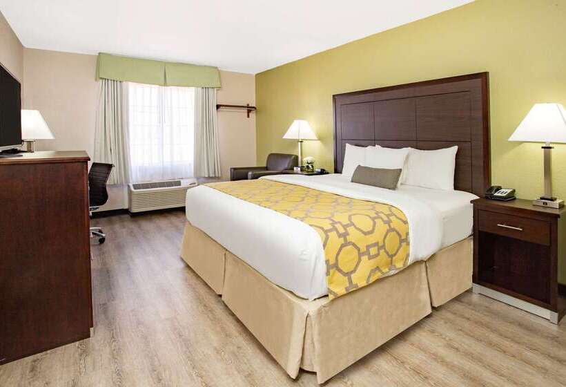 Отель Baymont By Wyndham Phoenix I10 Near 51st Ave