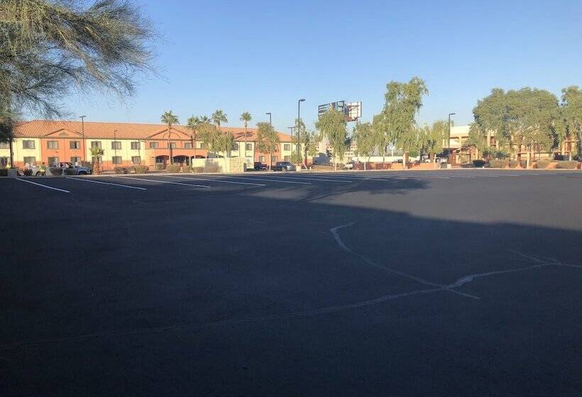 Отель Baymont By Wyndham Phoenix I10 Near 51st Ave