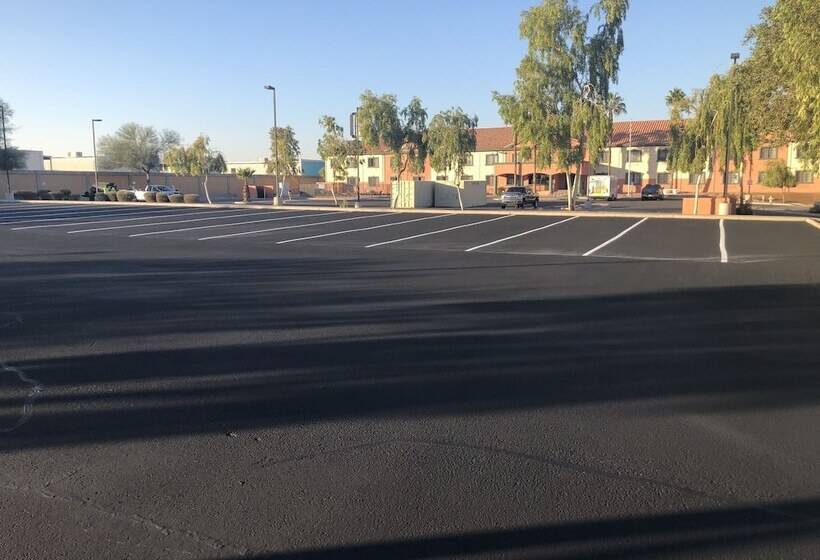 Отель Baymont By Wyndham Phoenix I10 Near 51st Ave