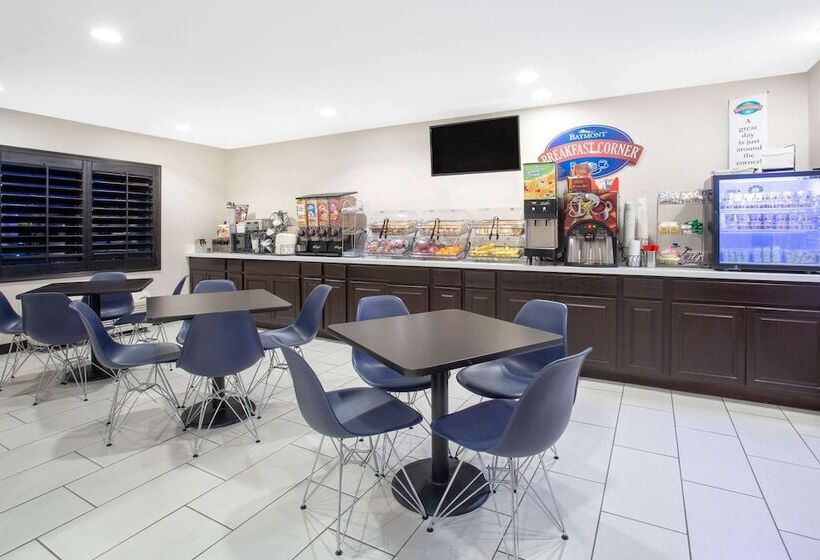 Отель Baymont By Wyndham Phoenix I10 Near 51st Ave