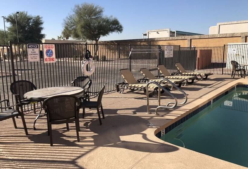 Отель Baymont By Wyndham Phoenix I10 Near 51st Ave