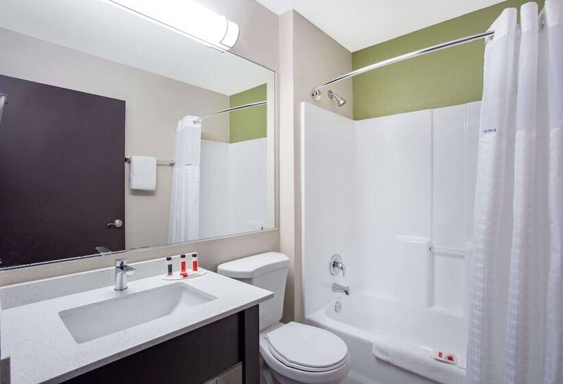 Отель Baymont By Wyndham Phoenix I10 Near 51st Ave