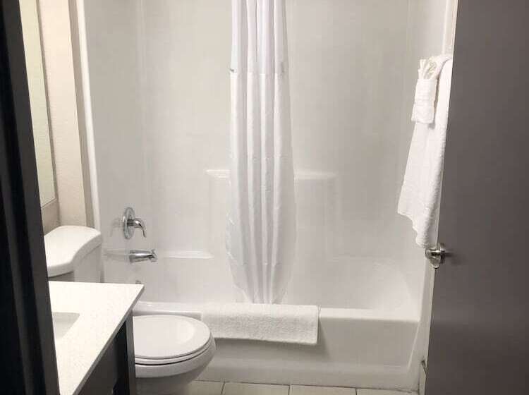 Отель Baymont By Wyndham Phoenix I10 Near 51st Ave