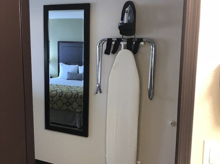 Отель Baymont By Wyndham Phoenix I10 Near 51st Ave