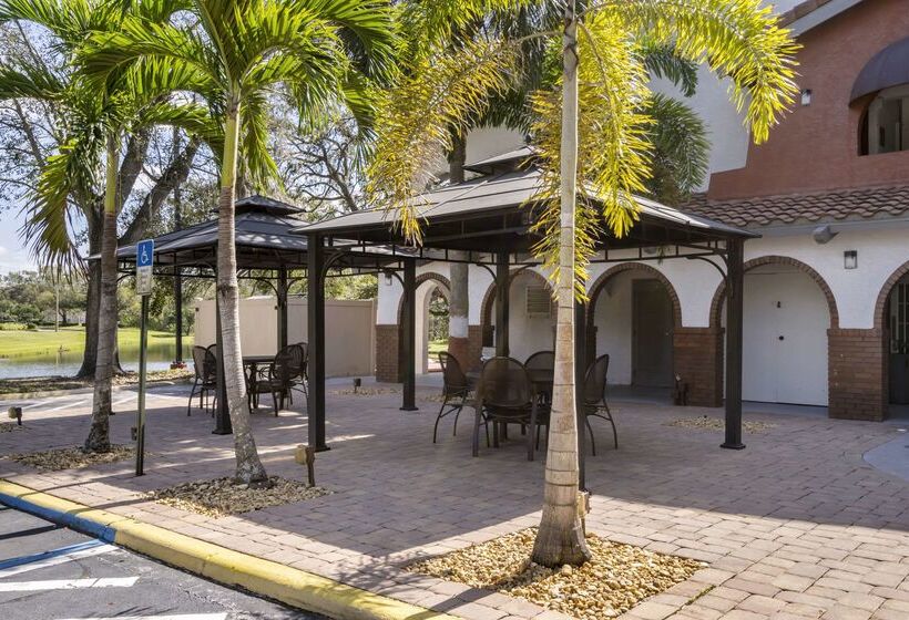 בית מלון כפרי Clarion Pointe Tampa Brandon Near Fairgrounds And Casino