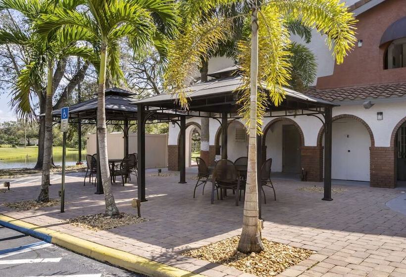 בית מלון כפרי Clarion Pointe Tampa Brandon Near Fairgrounds And Casino