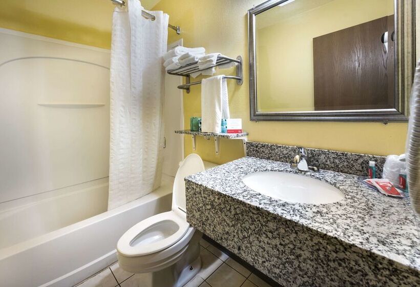 Отель Econo Lodge Spotsylvania Town Center