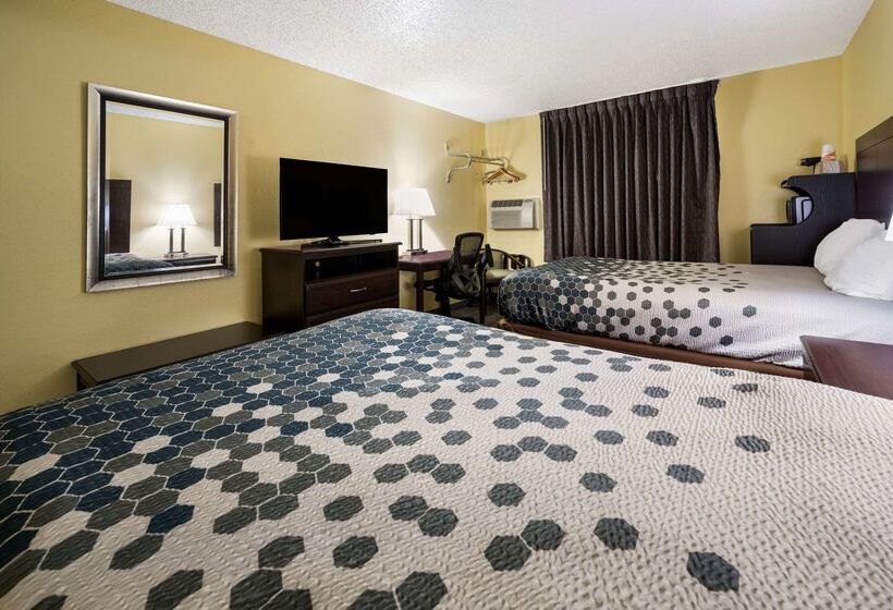 Отель Econo Lodge Spotsylvania Town Center