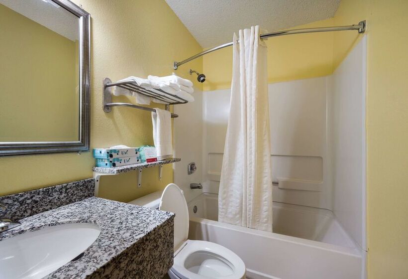 Отель Econo Lodge Spotsylvania Town Center