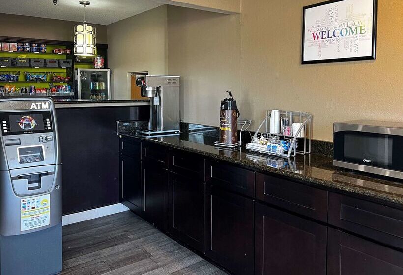 Отель Econo Lodge