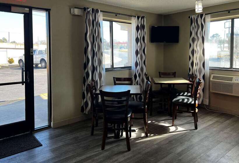 Отель Econo Lodge